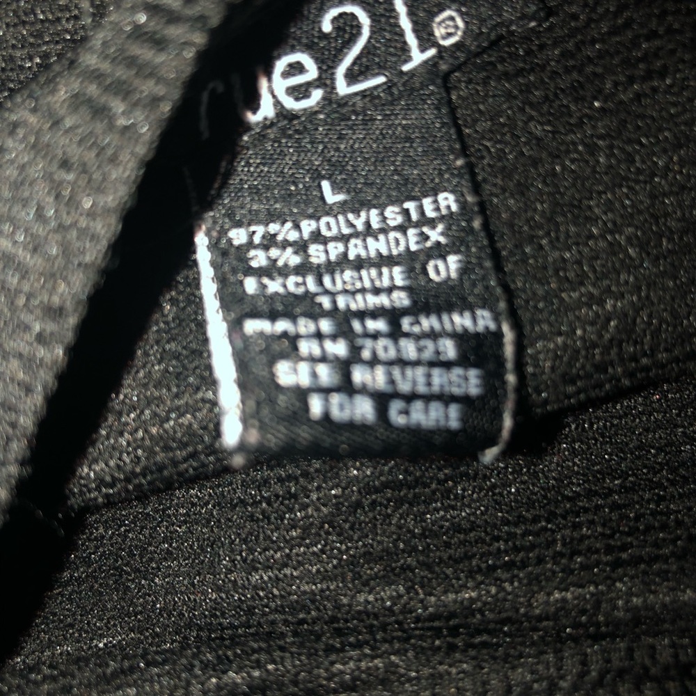 Black halter top - Picture 2 of 2